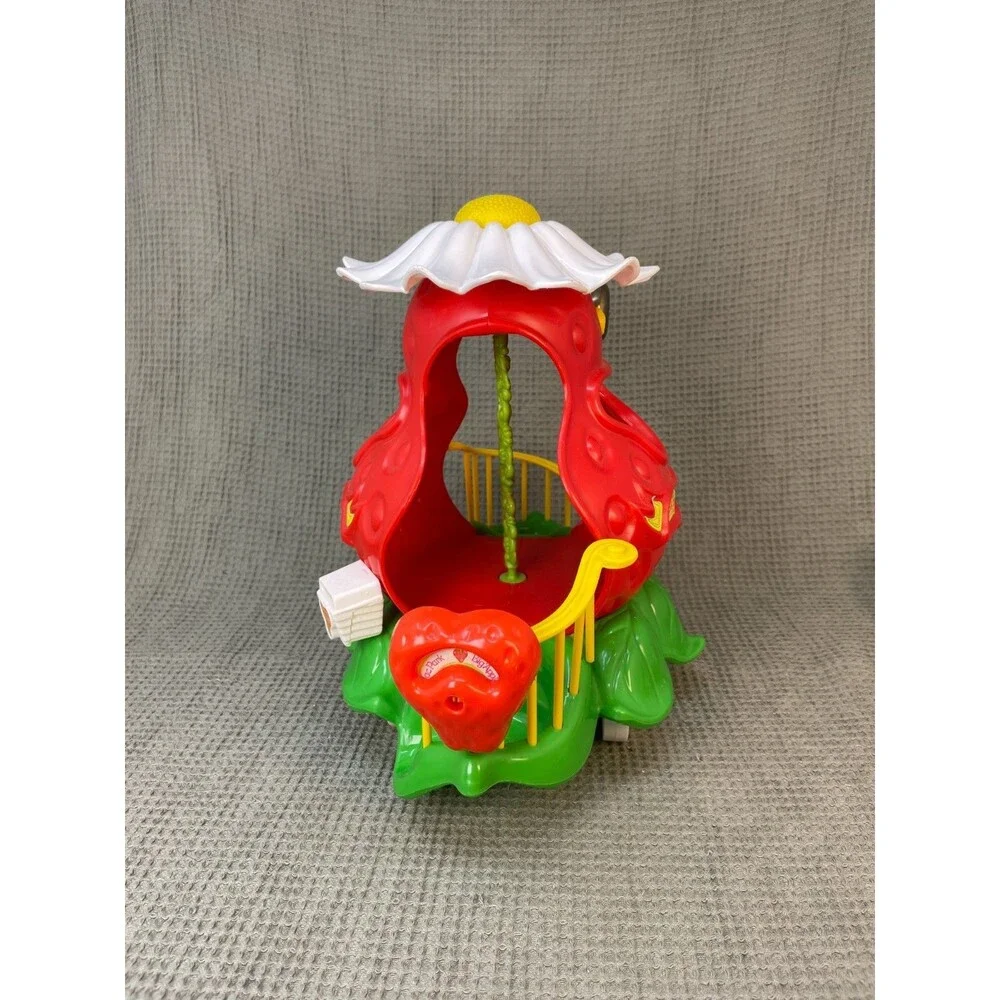 Vintage Strawberry Shortcake Big Berry Trolley 1980s Kenner Doll Vehicle Toy